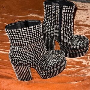 Women’s Steve Madden Silver Studded Black Heeled Boots